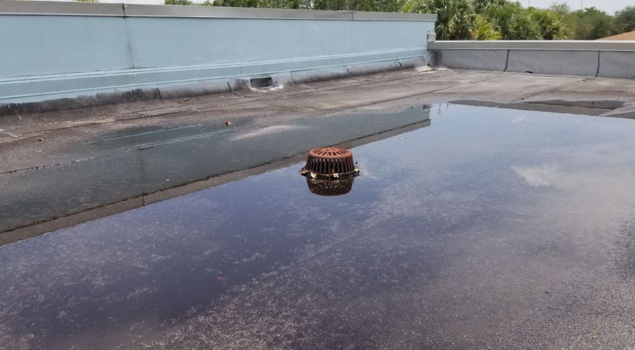 أفضل طرق علاج تسرب الماء من السطح بضمان وحلول نهائية فعّالة